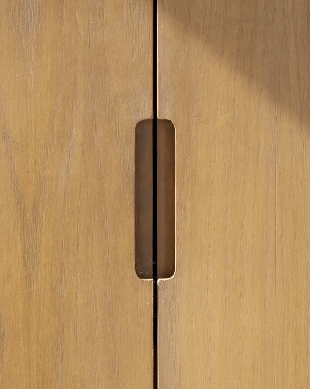Puerta de madera con jaladera embutida